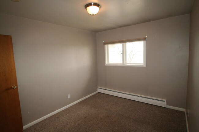 Building Photo - Single Family Home off Frontage Rd!