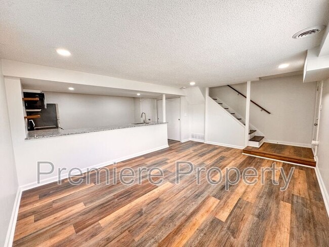 Building Photo - 1335 N 47th St