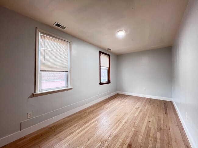 Building Photo - 5217 S Hermitage Ave