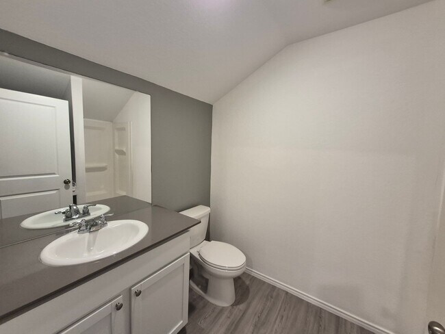 Building Photo - 6930 Elm Cv