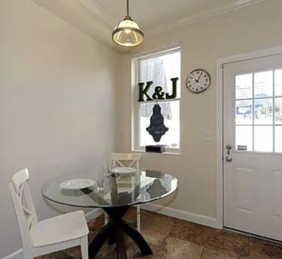 Building Photo - 1012 7th St SE