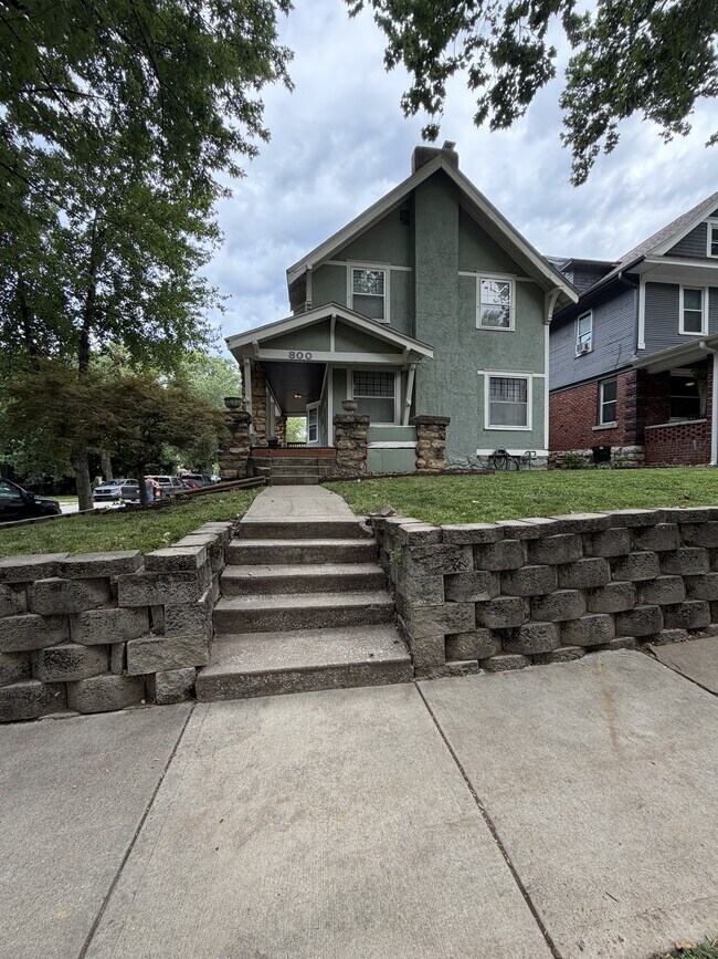 Building Photo - 800 E 41st St