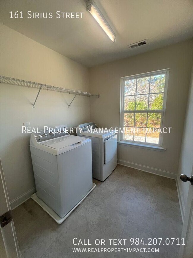 Building Photo - 161 Sirius St