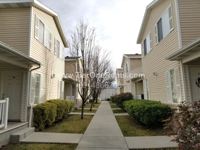 Building Photo - No deposit option for qualified renters