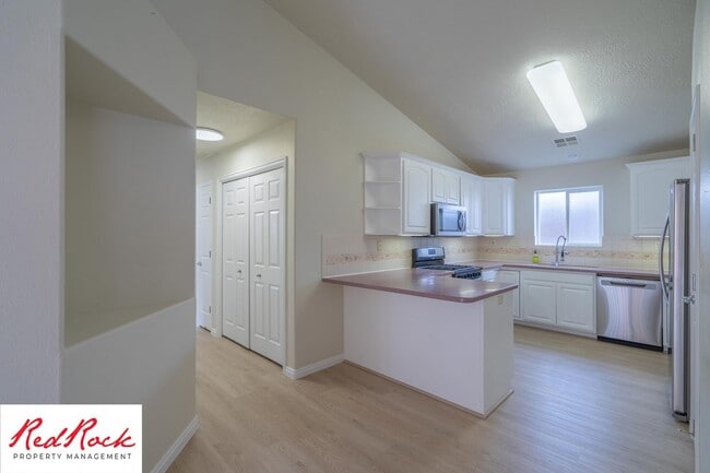 Building Photo - 3 Bedroom Home in Hurricane with Community Pool