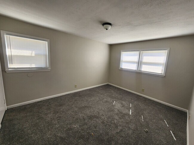 Building Photo - Newly updated 3 bedroom 1.5 bath home for rent in Valley Station!