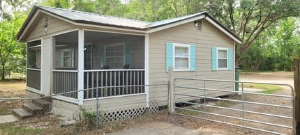 Building Photo - 8989 Doris Ln