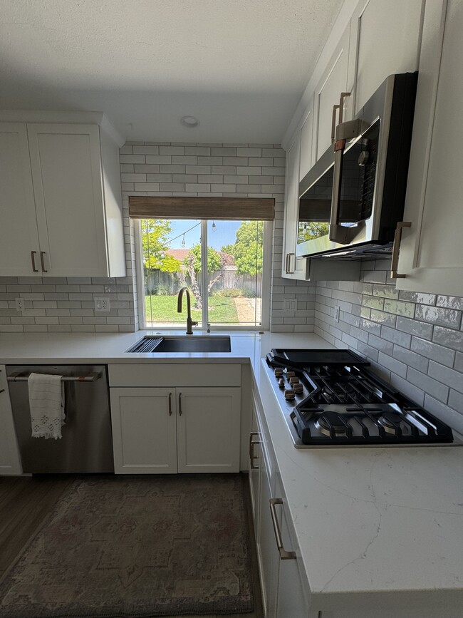 Building Photo - 22 Leland Dr