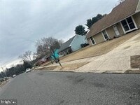 Building Photo - 534 Greenbriar Dr