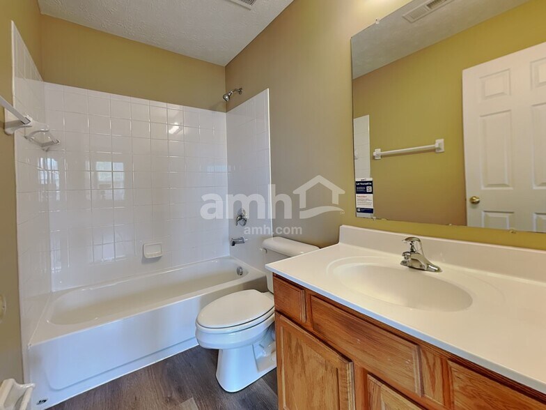 Building Photo - 135 Easton Manor Dr