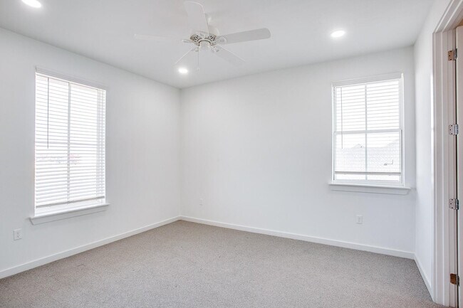 Building Photo - 11518 Savannah Ave