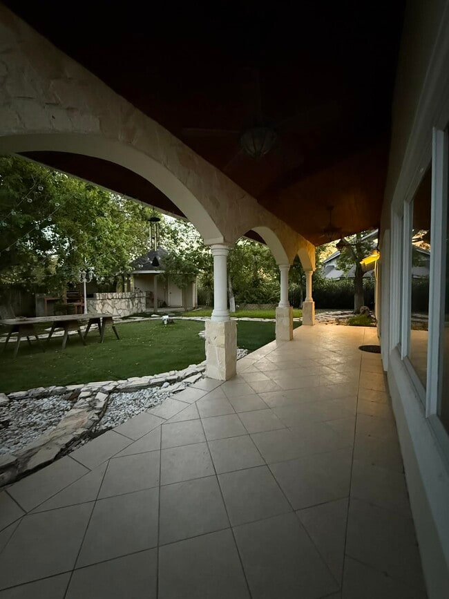 Building Photo - 3110 Jacaranda Dr