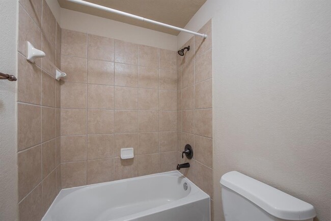 Building Photo - 158 Rocky Point Dr
