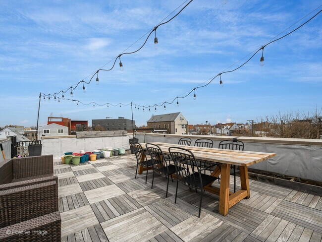 Building Photo - 3502 W Diversey Ave