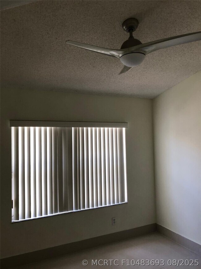Building Photo - 4122 E Silverado Cir