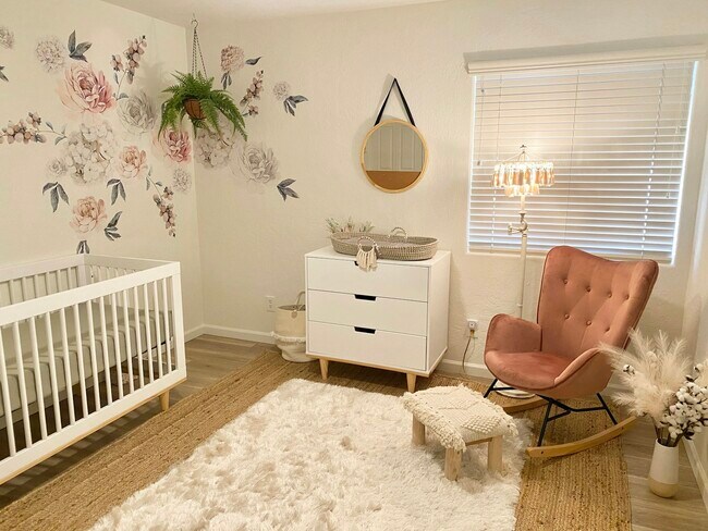 Building Photo - 6713 E Kelton Ln