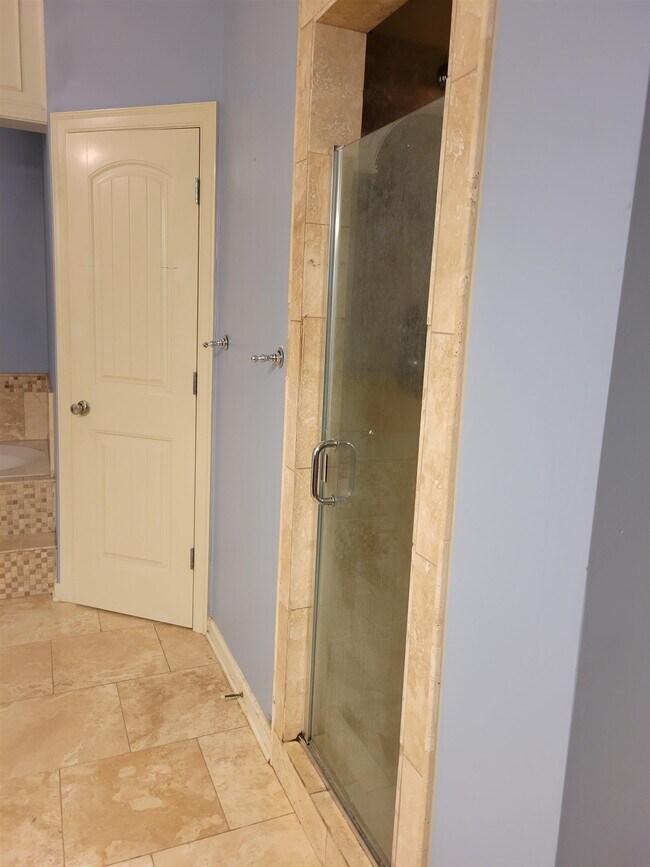 Building Photo - 37 Christmas Dr