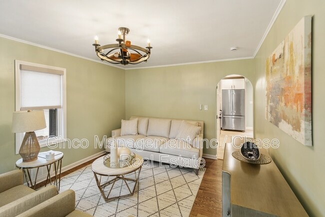 Building Photo - 635 E Prairie Ave