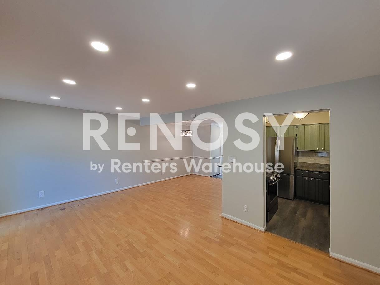 Building Photo - 914 Wildwood Square Ct