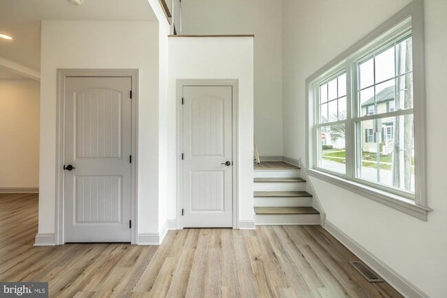 Building Photo - 411 James St