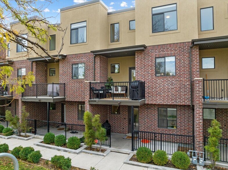 Primary Photo - 1411 E Komenda Way