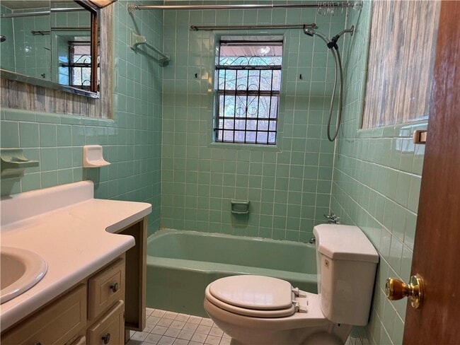 Building Photo - 556 Lamar Dr