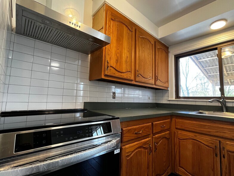 Building Photo - 108 Ruden St