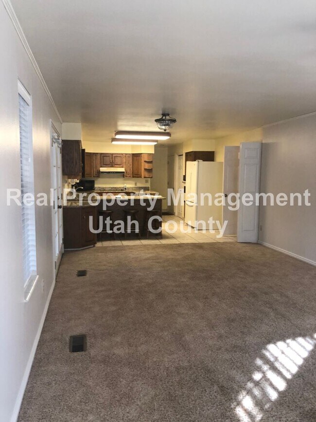 Building Photo - Spacious Lehi Home