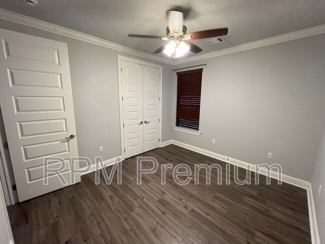 Building Photo - 2353 Orpine Ave