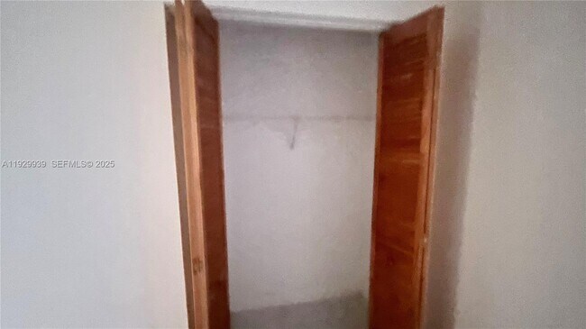 Building Photo - 851 NE 207th Ln