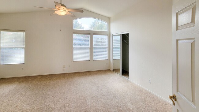 Building Photo - Large Home in Poway