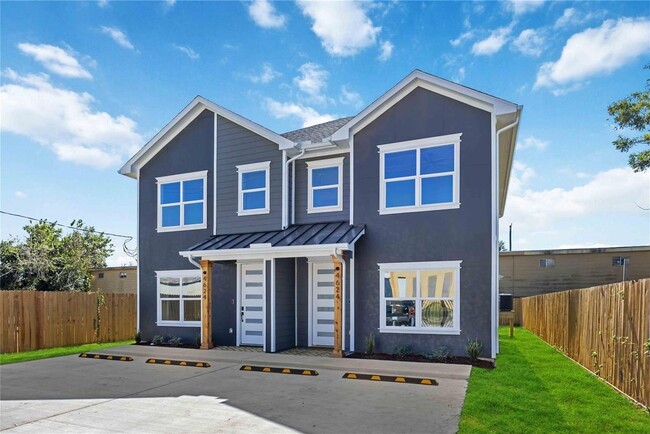 Building Photo - 4624 Mayflower St
