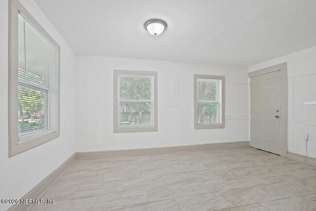 Building Photo - 3058 Rosselle St