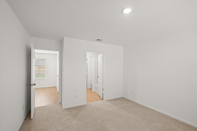 Building Photo - 1522 Windrose Bnd