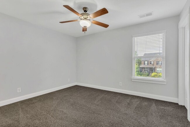 Building Photo - 4BR/3.5BA All-Brick Home Near Top Williams...