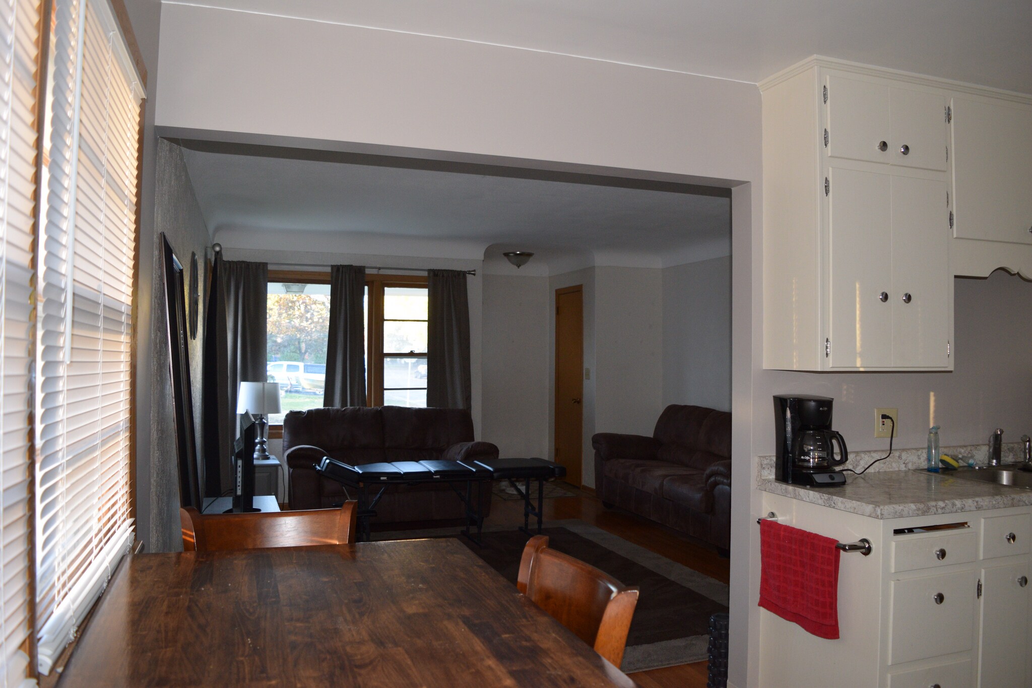 Large upstairs living room - 1588 Case Ave