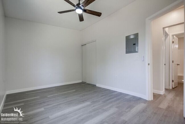 Building Photo - Remodeled 2Bdm 1Ba Apartment with Spacious Yard in La Mesa