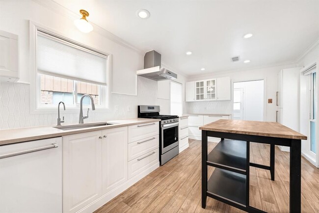 Building Photo - 10166 Hanka Dr