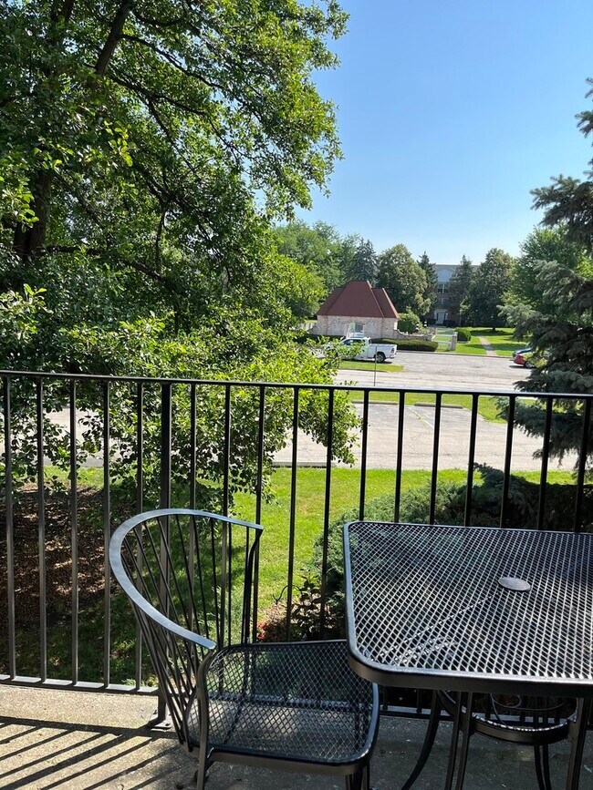 Building Photo - 5101 Carriage Way Dr