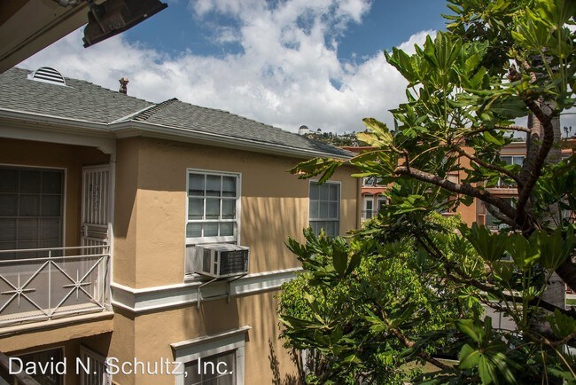 Building Photo - 2075-2077 N Vermont Ave