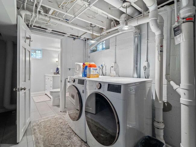 Building Photo - 32414 Lake Rd