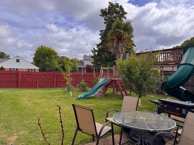 Building Photo - 345 W Palmyra Dr