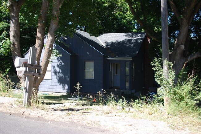 Primary Photo - 630 SE Steptoe St