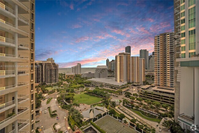 Building Photo - 888 Brickell Key Dr