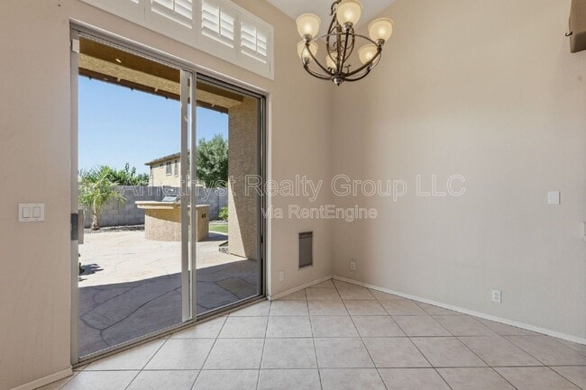 Building Photo - 7017 W Greenbriar Dr