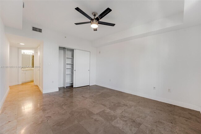 Building Photo - 19900 E Country Club Dr