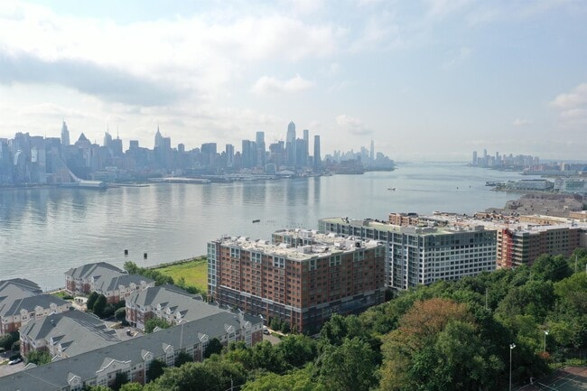 Building Photo - 6051 Boulevard E