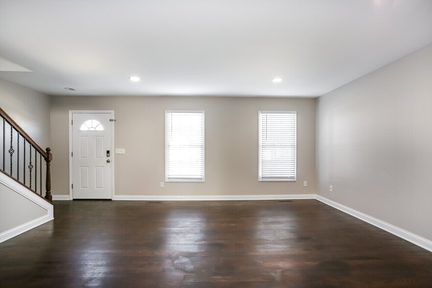 Building Photo - 121 Welshmore Dr