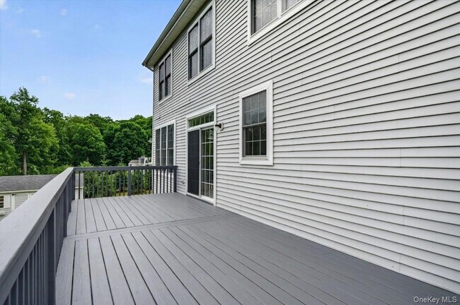 Building Photo - 5 Oldwyck Crescent