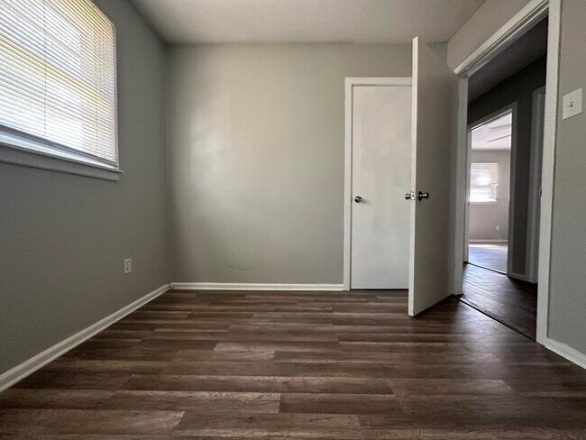 Building Photo - 2612 E Auburn St